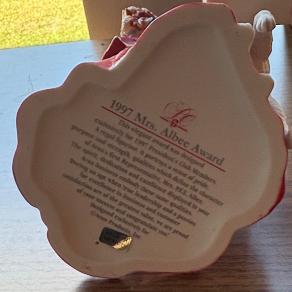 1997 Avon Mrs Albee presidential award. Very rare hard to...
